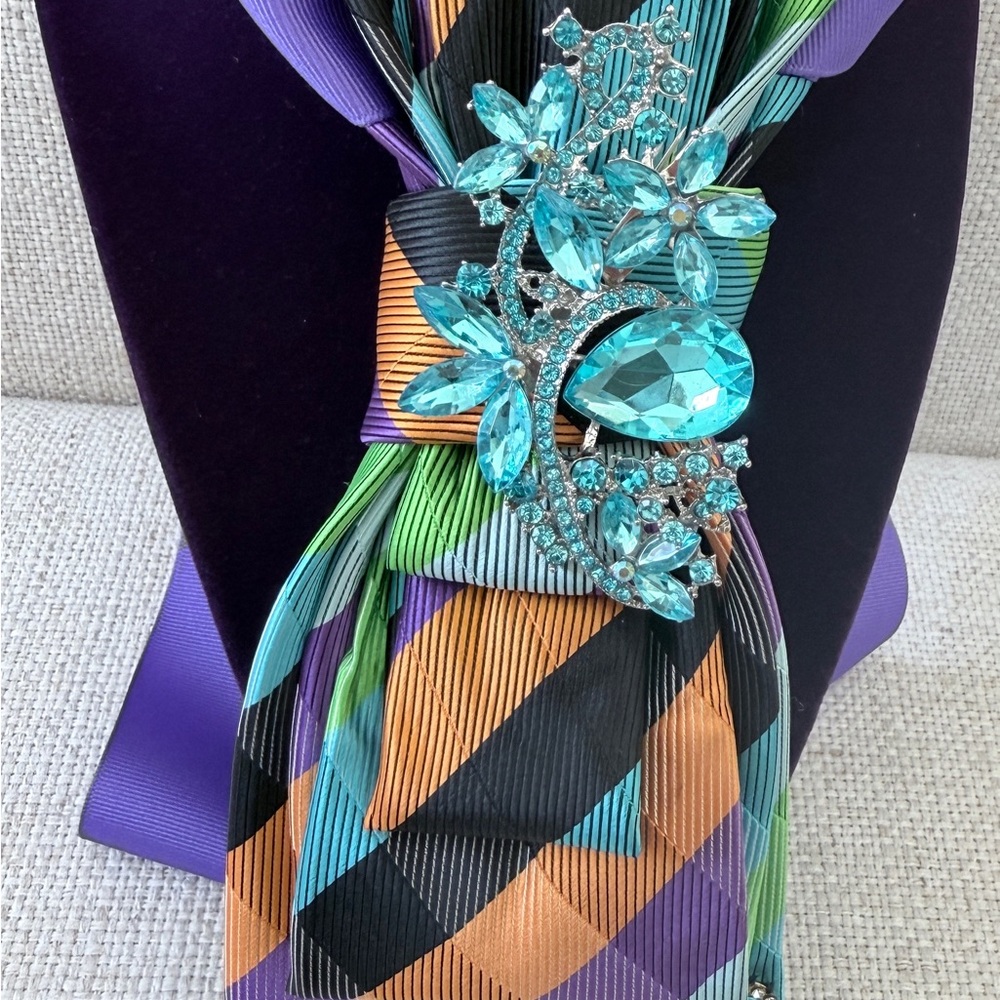 Turquoise Crystal Brooch Women’s Tie